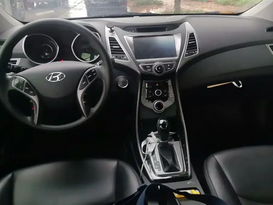 Hyundai Elantra Langdong 2017 — фото 12