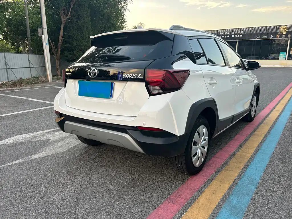 Toyota Yaris L 2021 — фото 6