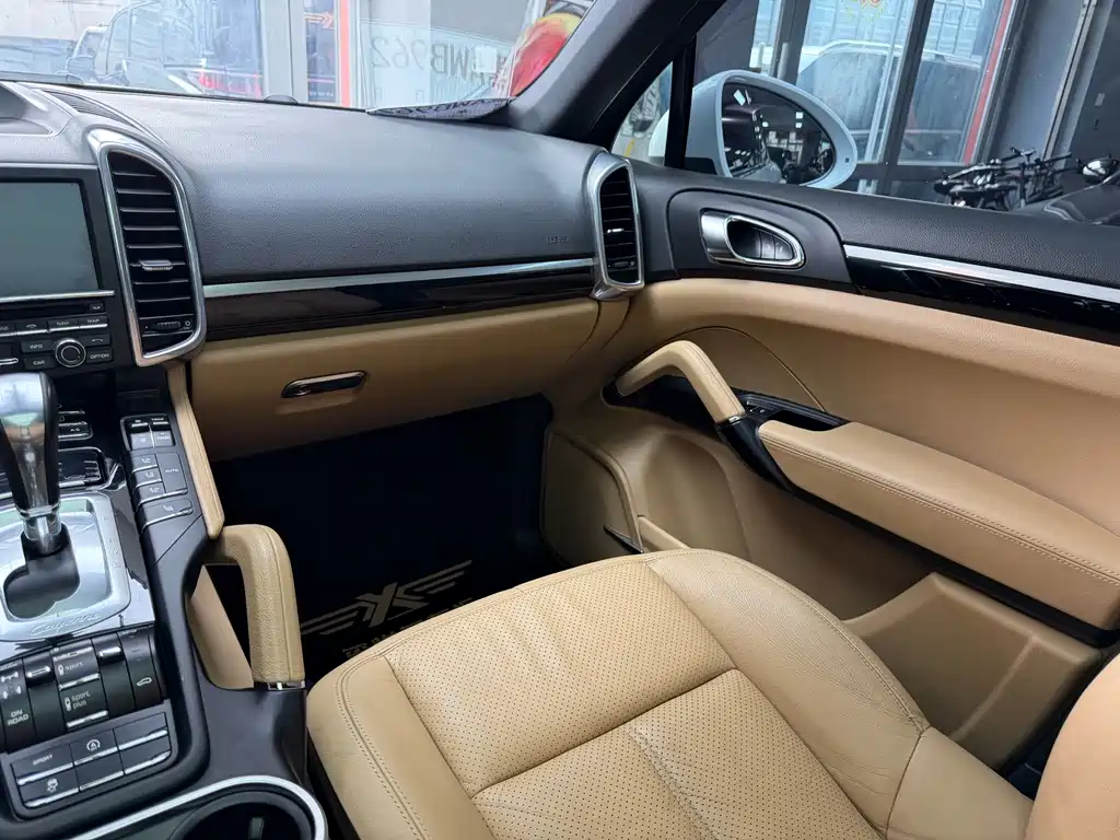 Porsche Cayenne 2015 — фото 29