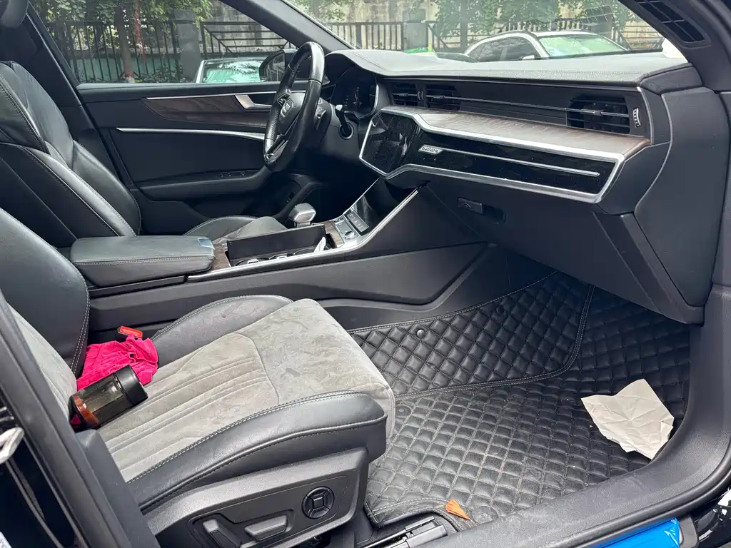 Audi A6L 2022