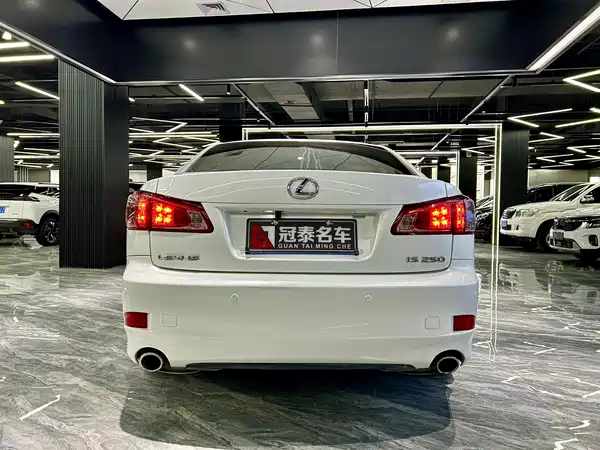Lexus IS 2011