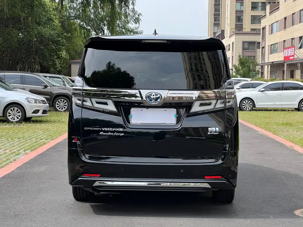 Toyota Vellfire 2022 — фото 8