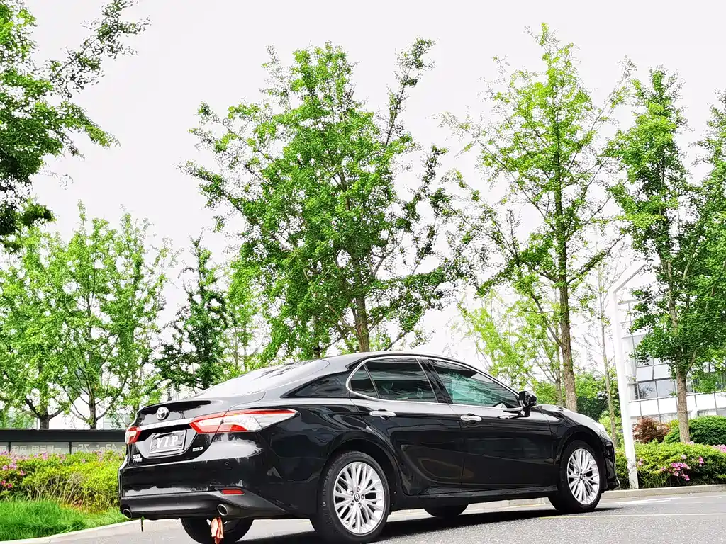 Toyota Camry 2019 — фото 6
