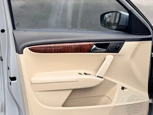 Volkswagen Lavida 2012
