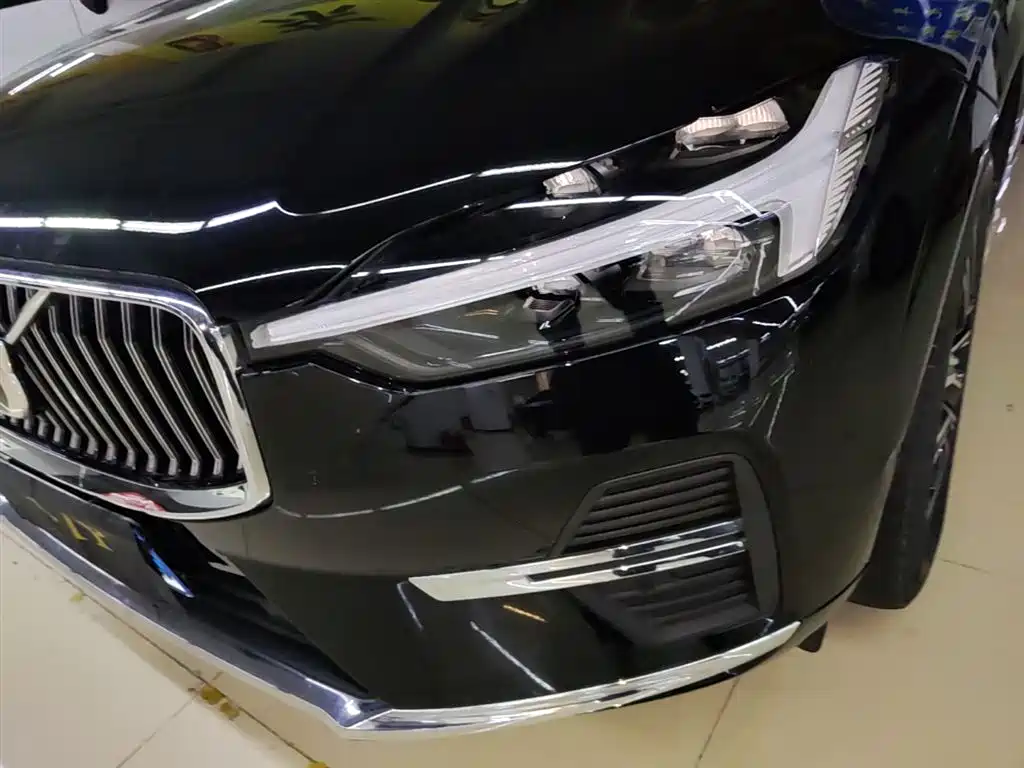 Volvo XC60 2022 — фото 24