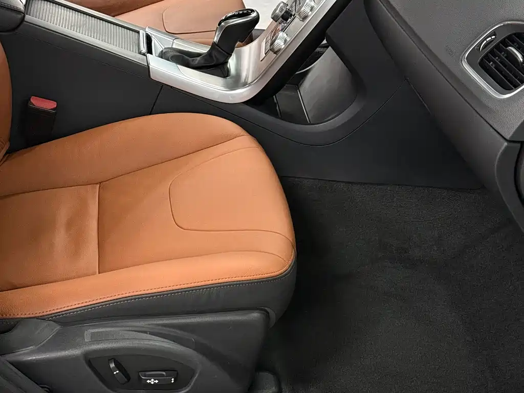 Volvo S60 2017 — фото 16