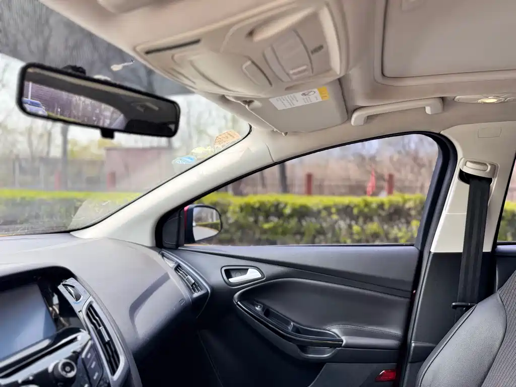 Ford Focus 2015 — фото 10