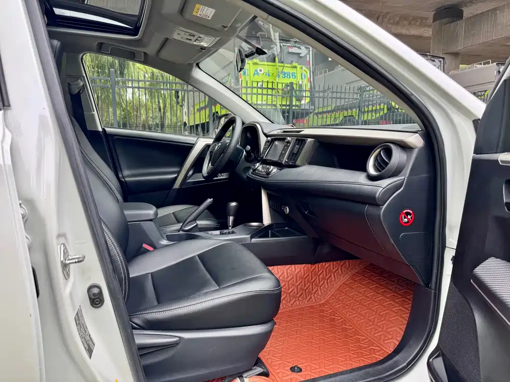 Toyota RAV4 2015 — фото 10