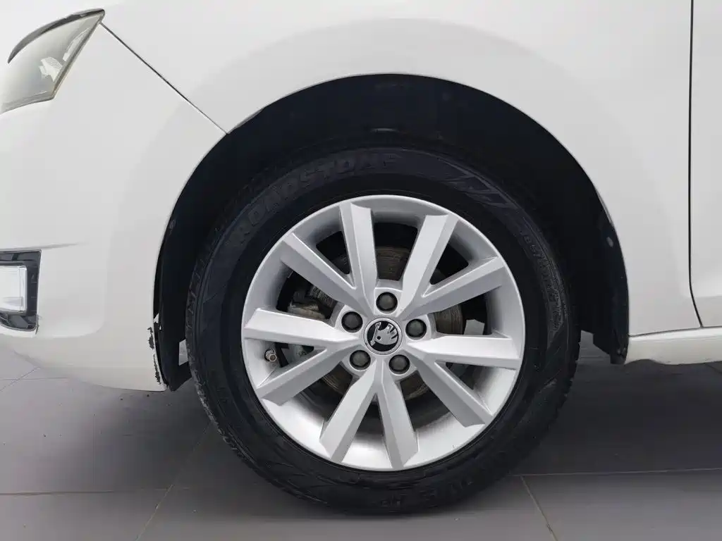 Skoda Rapid 2016 — фото 17