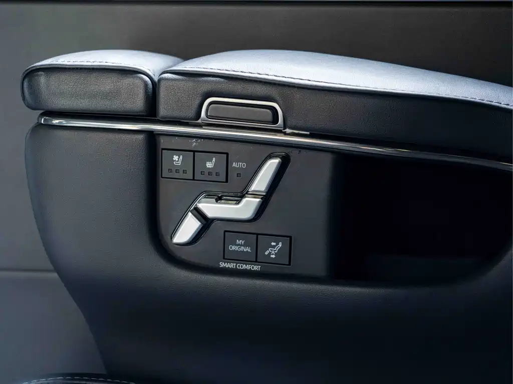 Toyota Vellfire 2023 — фото 19
