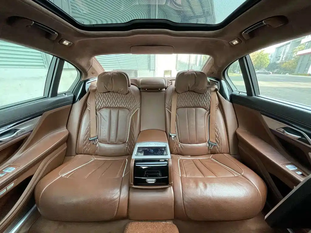 BMW 7 Series 2016 — фото 14