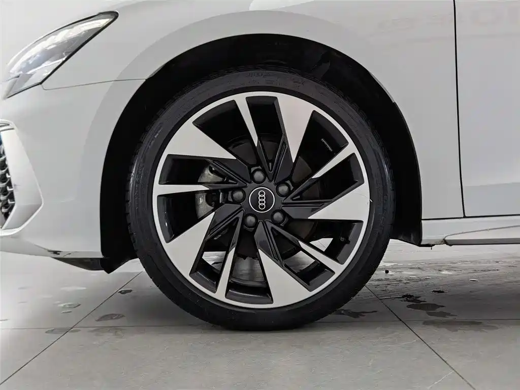 Audi A3 2024 — фото 17