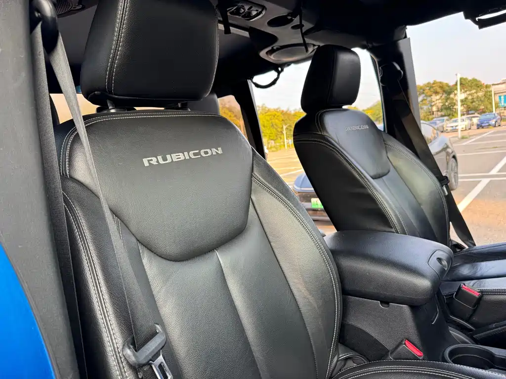 Jeep Wrangler 2016 — фото 13