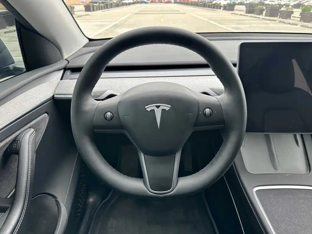 Tesla Model Y 2023 — фото 13