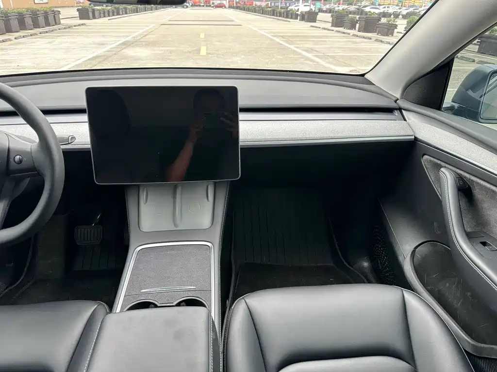 Tesla Model Y 2023 — фото 12
