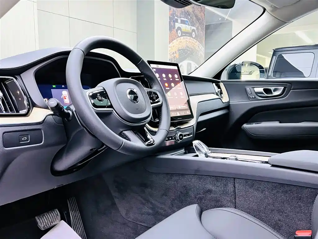 Volvo XC60 2026 — фото 8