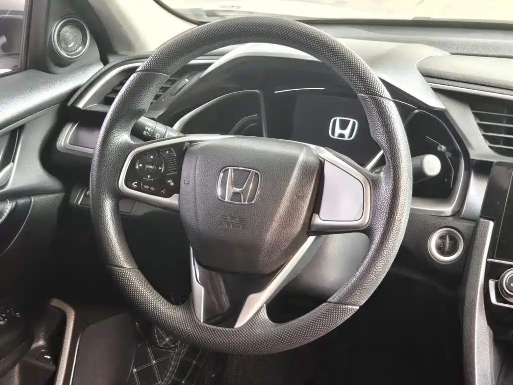 Honda Civic 2018 — фото 9