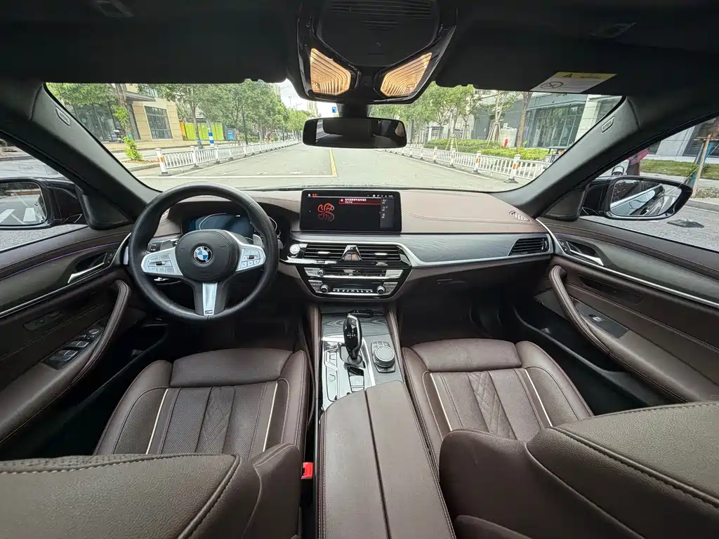 BMW 5 Series 2022 — фото 10