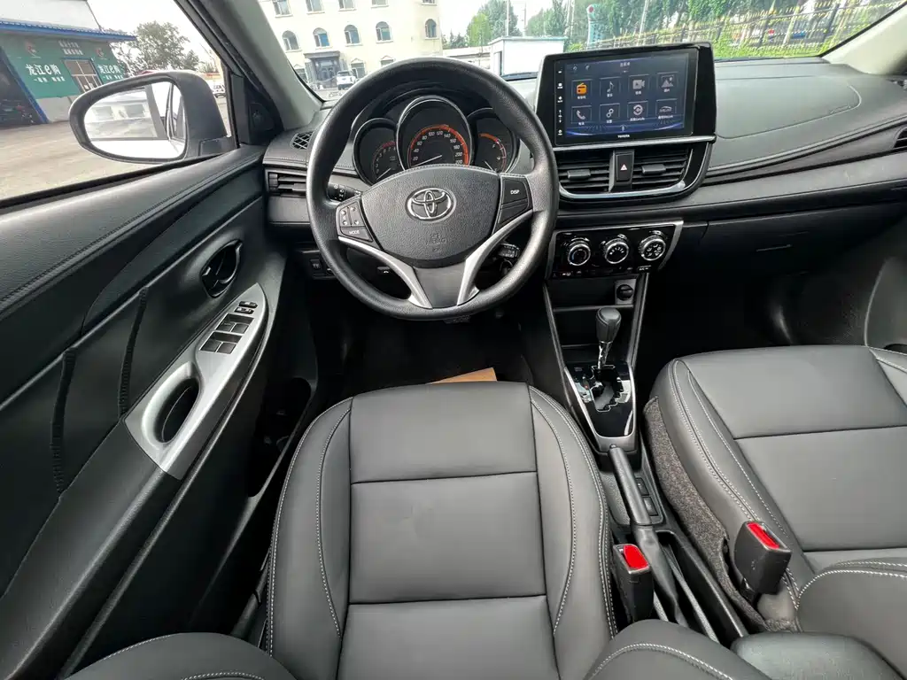 Toyota Yaris L 2022 — фото 9