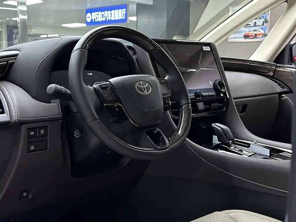 Toyota Alphard 2024 — фото 14