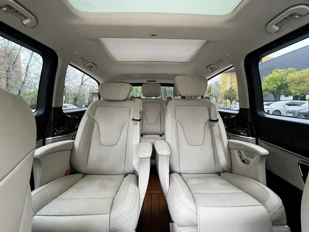 Mercedes-Benz V-Class 2020 — фото 11