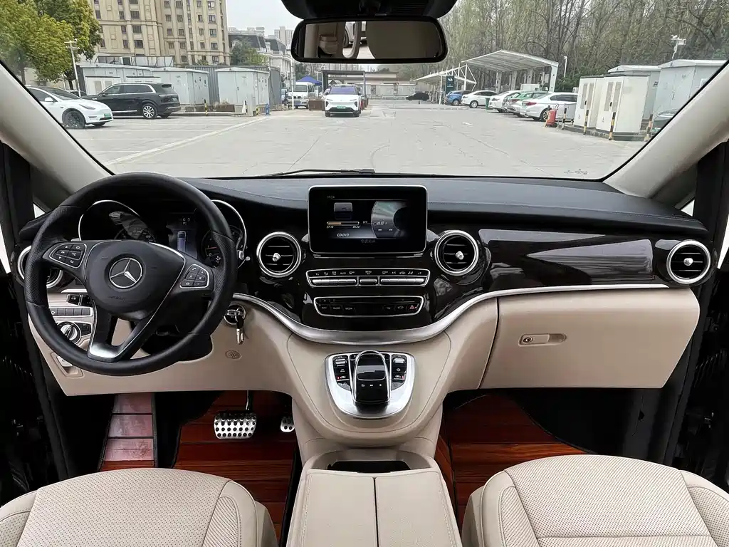 Mercedes-Benz V-Class 2020 — фото 7