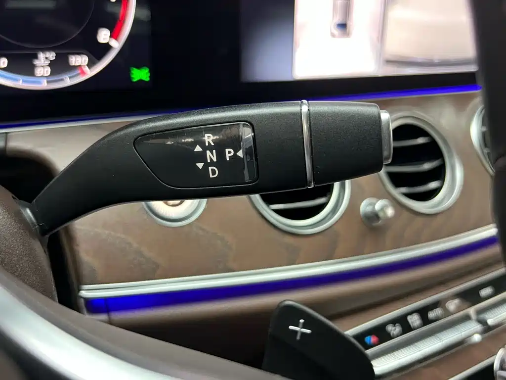 Mercedes-Benz E-Class 2019 — фото 24