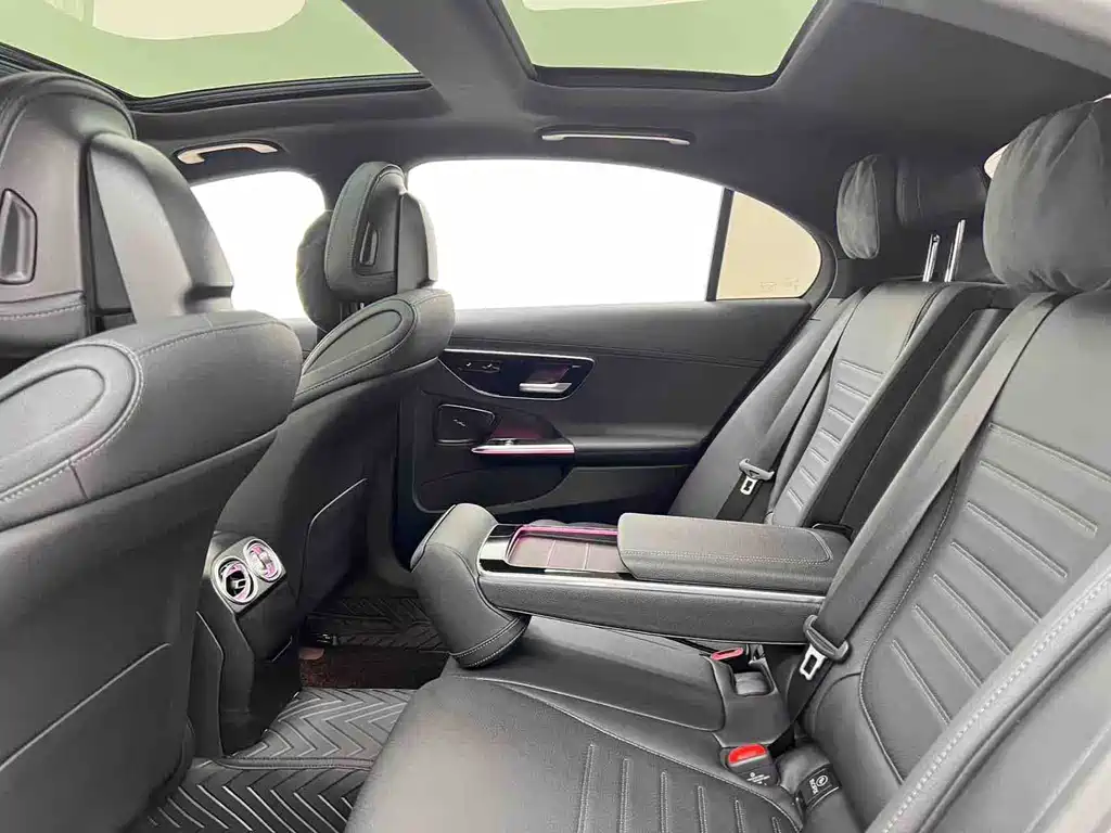 Mercedes-Benz C-Class 2024 — фото 13
