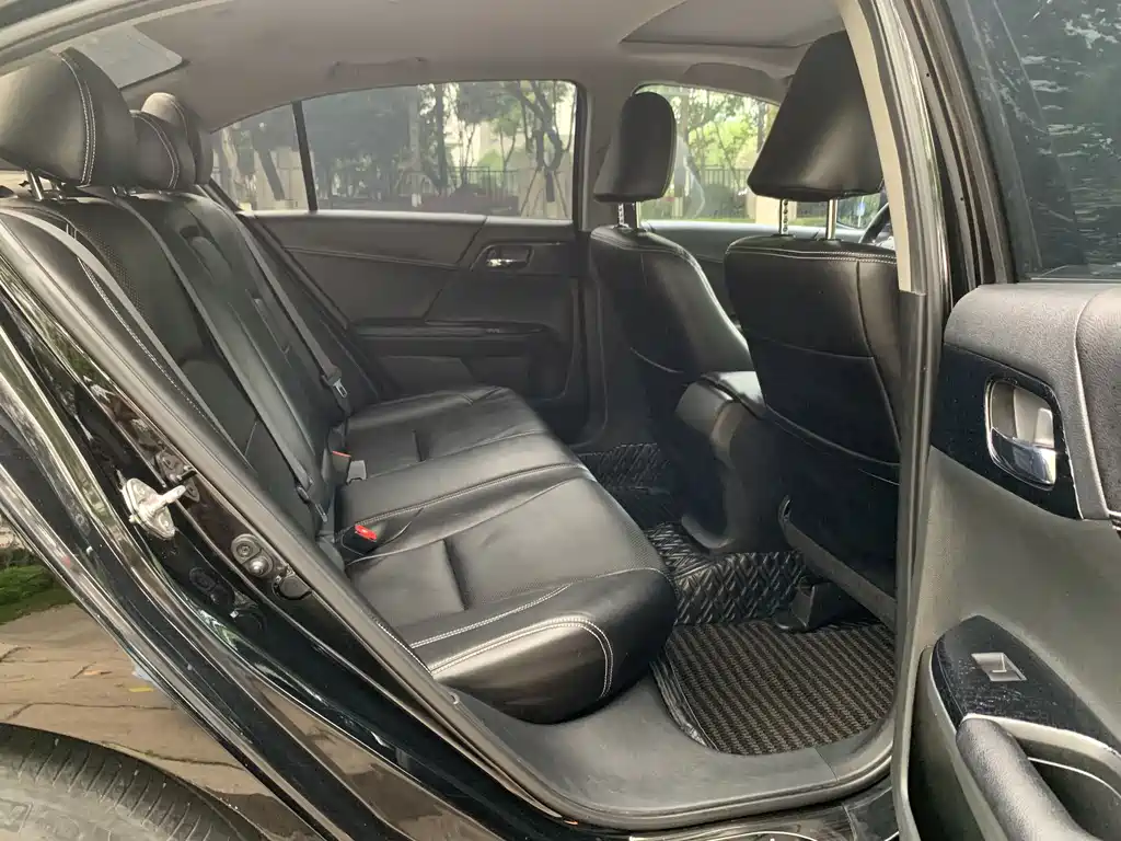 Honda Accord 2018 — фото 14