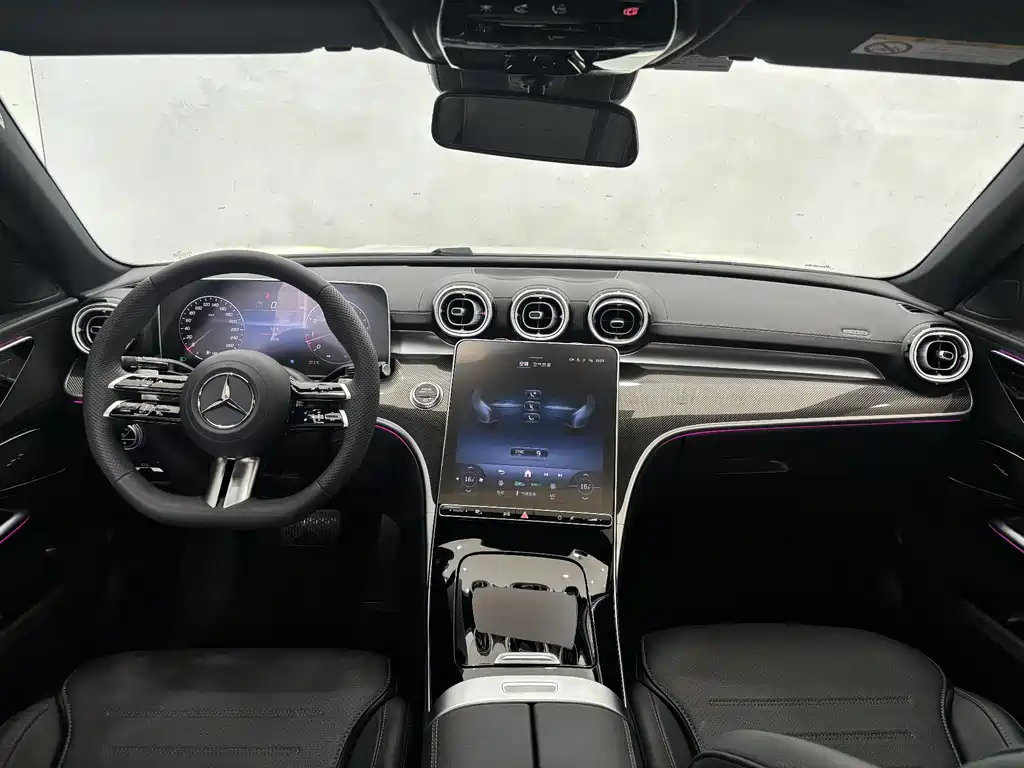 Mercedes-Benz C-Class 2025 — фото 13