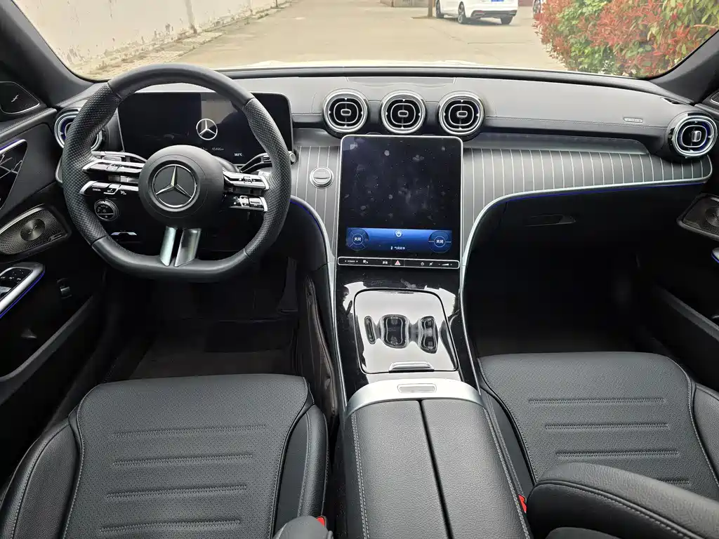 Mercedes-Benz C-Class 2023 — фото 9