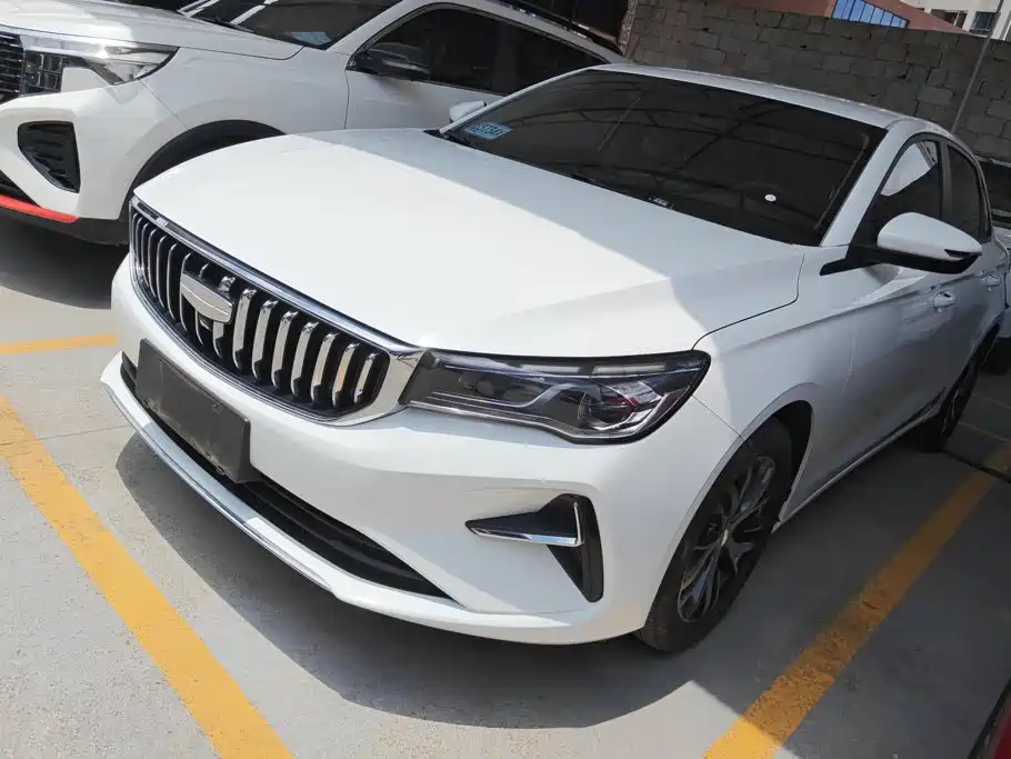 Geely Emgrand 2025 — фото 1