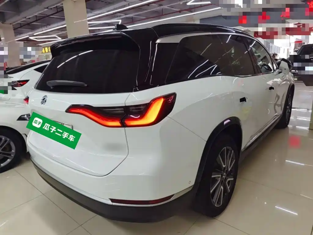 NIO ES8 2021