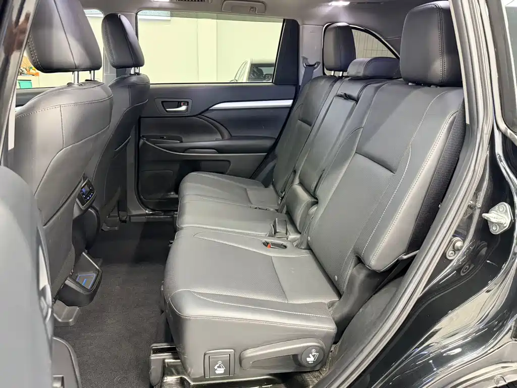 Toyota Highlander 2020 — фото 11