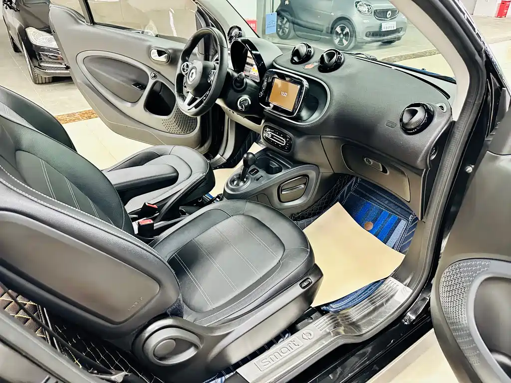 smart Fortwo 2018 — фото 21