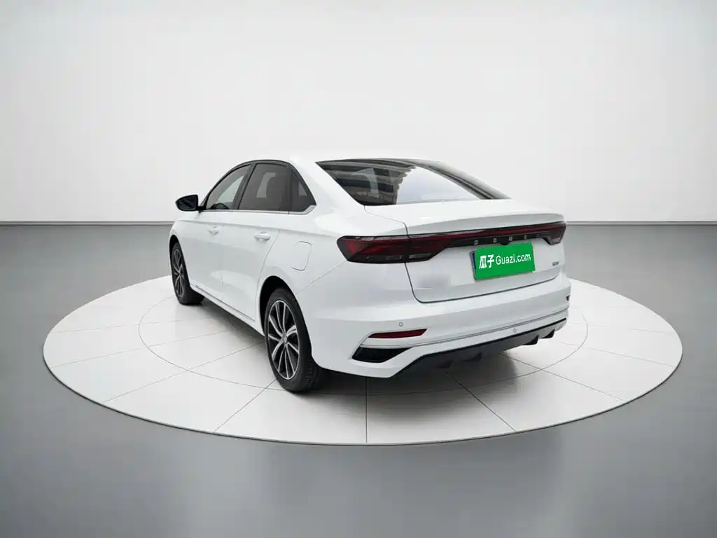 Geely Emgrand 2023