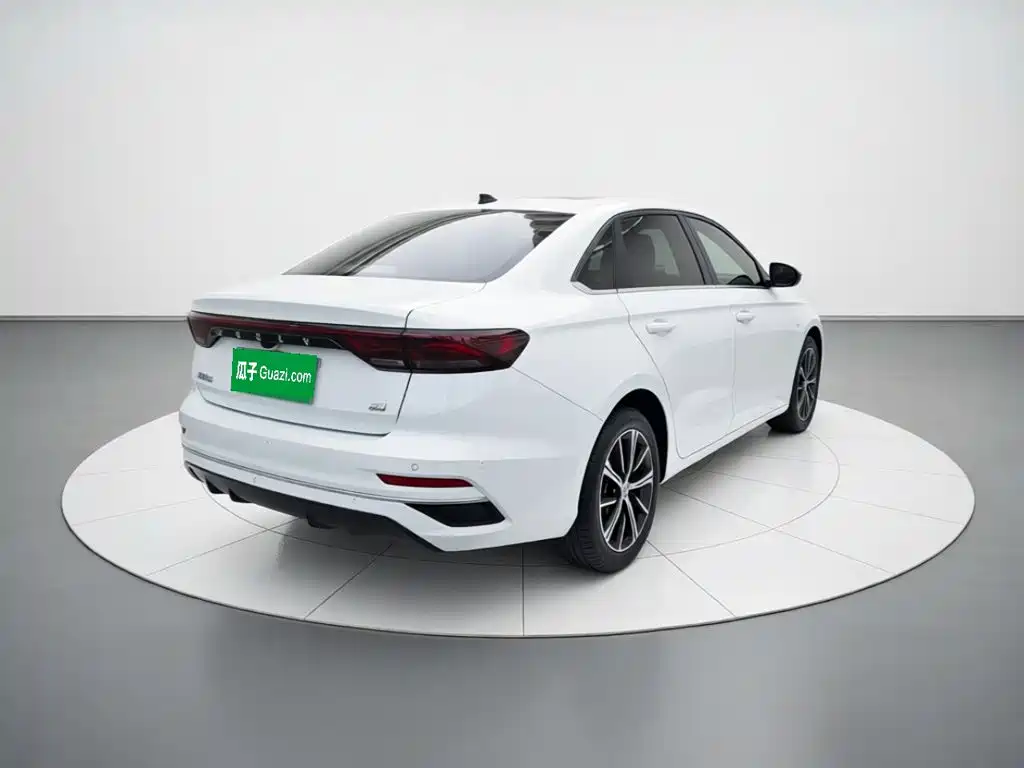 Geely Emgrand 2023