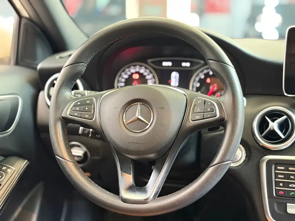 Mercedes-Benz A-Class 2016 — фото 10