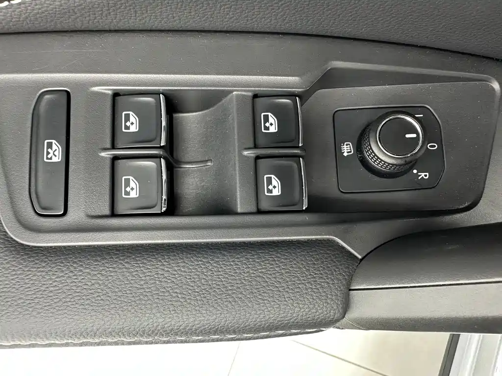 Volkswagen Tiguan L 2023 — фото 12