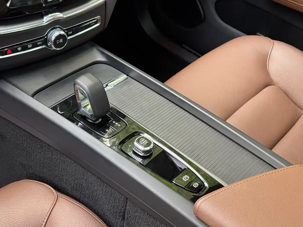 Volvo XC60 2024 — фото 13