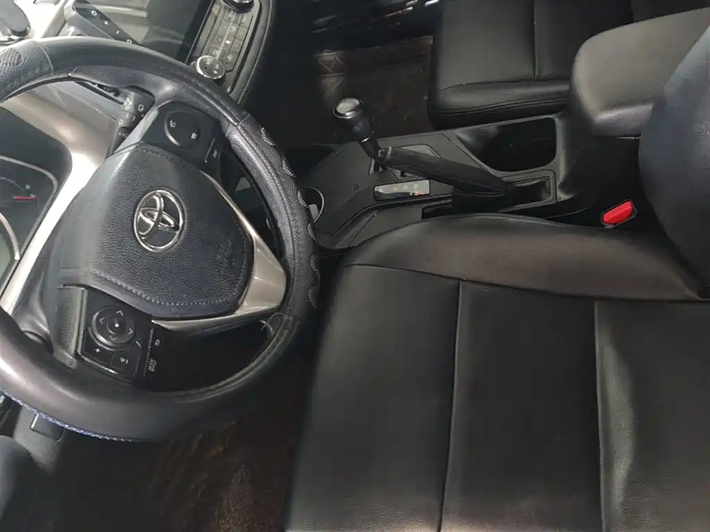 Toyota RAV4 2016 — фото 16