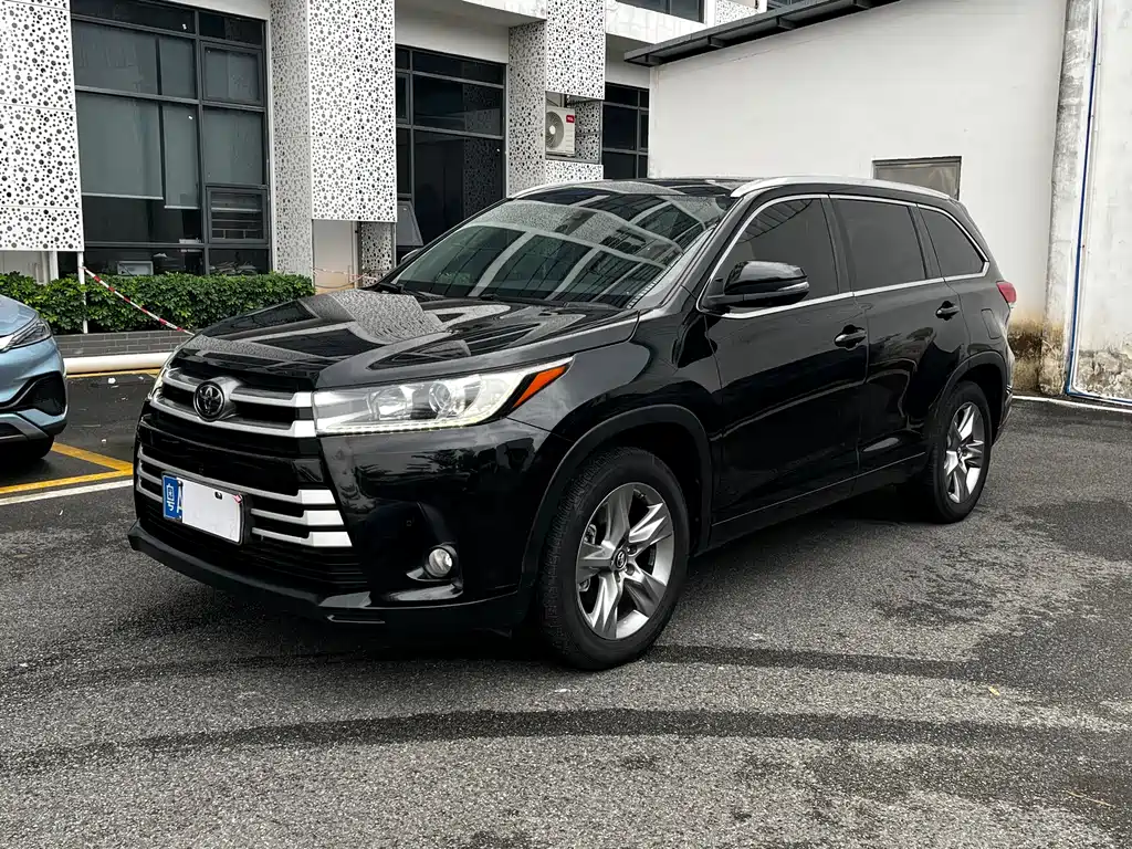 Toyota Highlander 2020 — фото 1