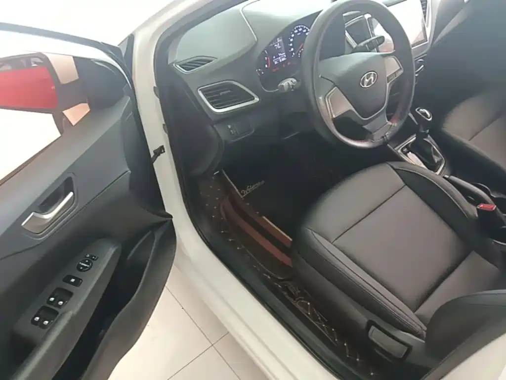 Hyundai Verna 2017 — фото 16