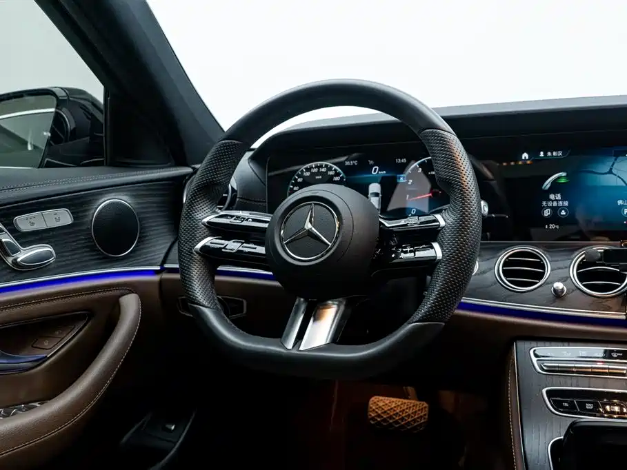Mercedes-Benz E-Class 2022 — фото 20