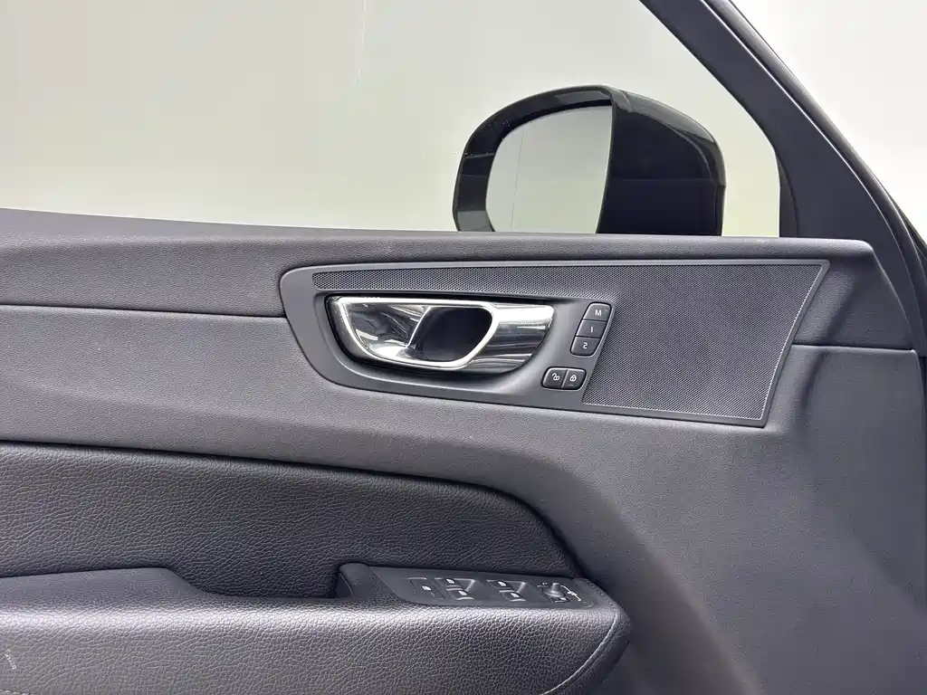 Volvo XC60 2019 — фото 12
