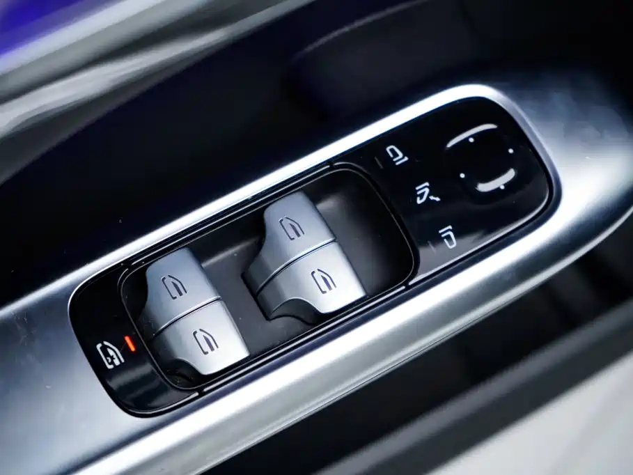 Mercedes-Benz C-Class 2023 — фото 30