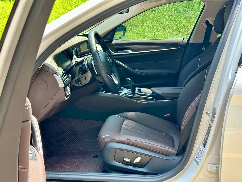 BMW 5 Series 2023 — фото 13