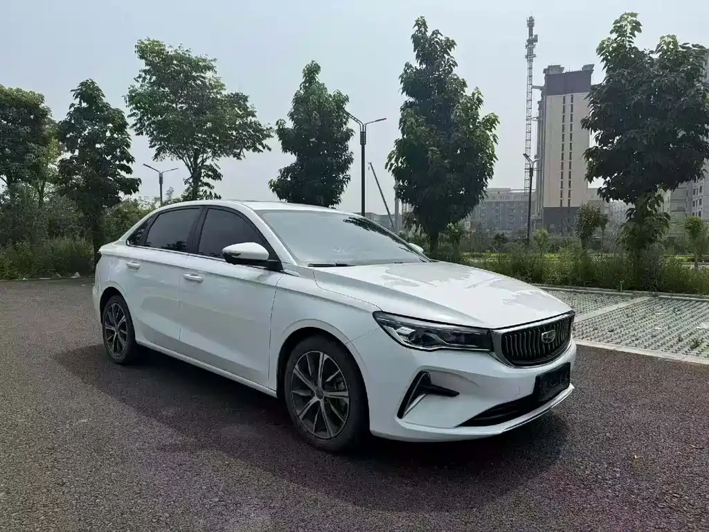 Geely Emgrand 2022