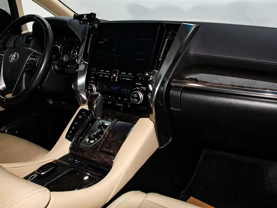 Toyota Alphard 2023 — фото 23