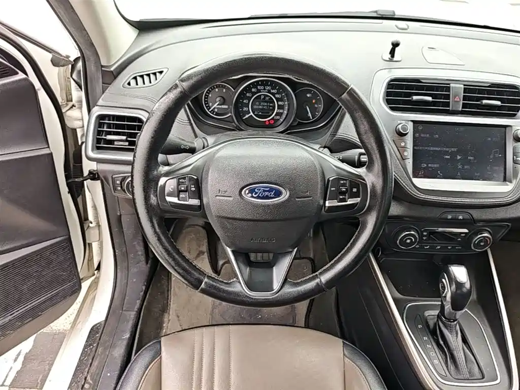 Ford Escort 2018 — фото 11